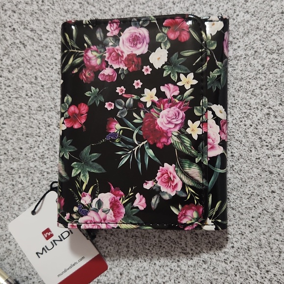 mundi Handbags - Mundi Women Tri-Fold Wallet